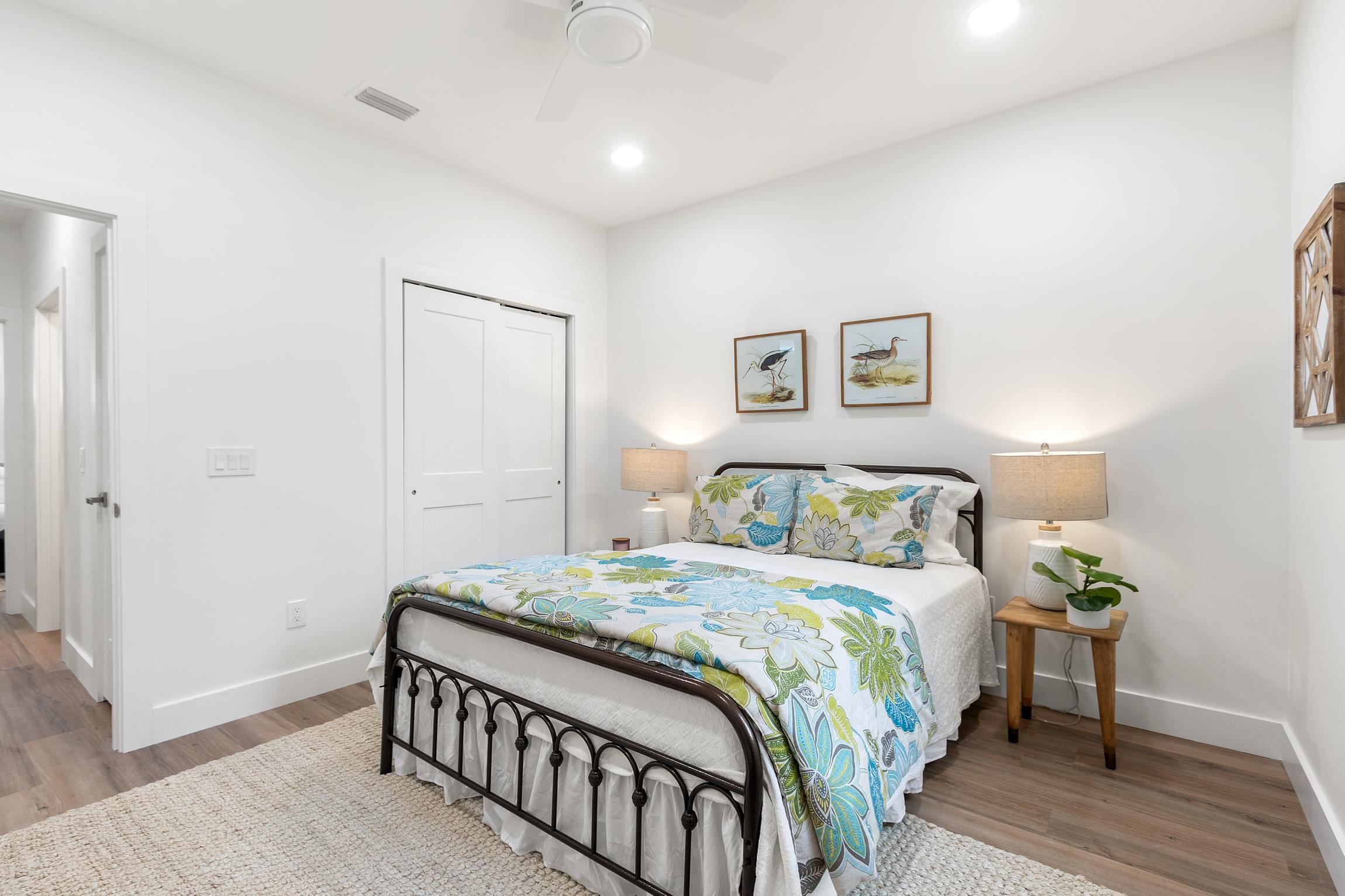 24 River Road St. Augustine, FL 32084 - Photo 18 of 26 a bedroom that has a bed and a table in it