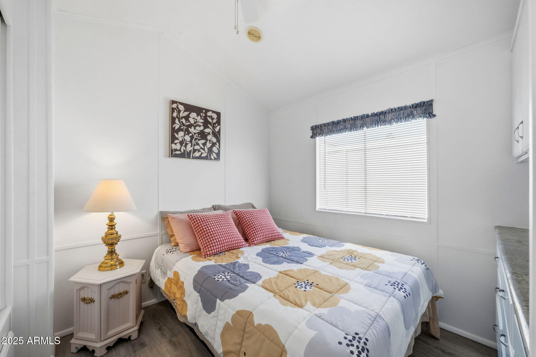 111 South Greenfield Road, Unit 724 Mesa, AZ 85206 - Photo 7 of 23 a bedroom with a bed and a window