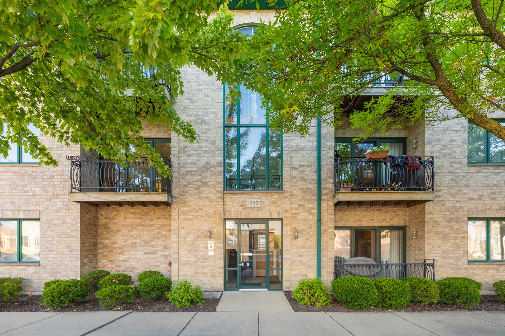 3152 North Oleander Ave Unit 2A  