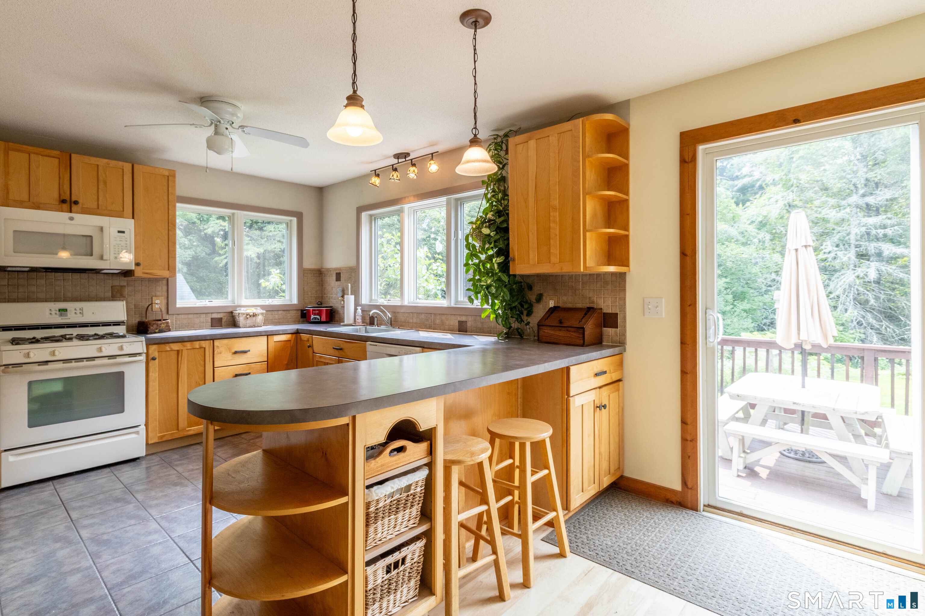 93 Hutchinson Road Andover, CT 06232 - Photo 9 of 31 Breakfast bar