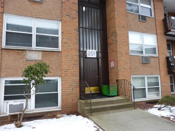 $275,000 | 201 Kearsing Parkway, Unit D, Monsey, NY 10952