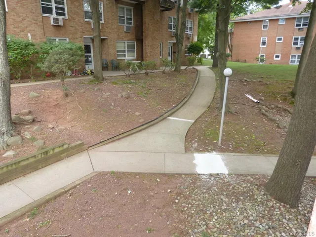 $300,000 | 201 Kearsing Parkway, Unit D, Monsey, NY 10952