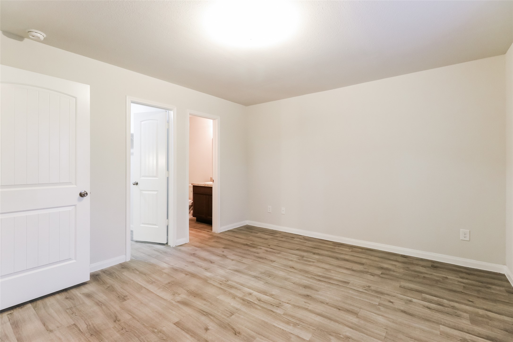 196 Spring Meadows Circle Willis, TX 77378 - Photo 5 of 8 Photos may be representative of the floor plan and not the exact home. Finishes, layout, and features of the actual property for lease may vary.