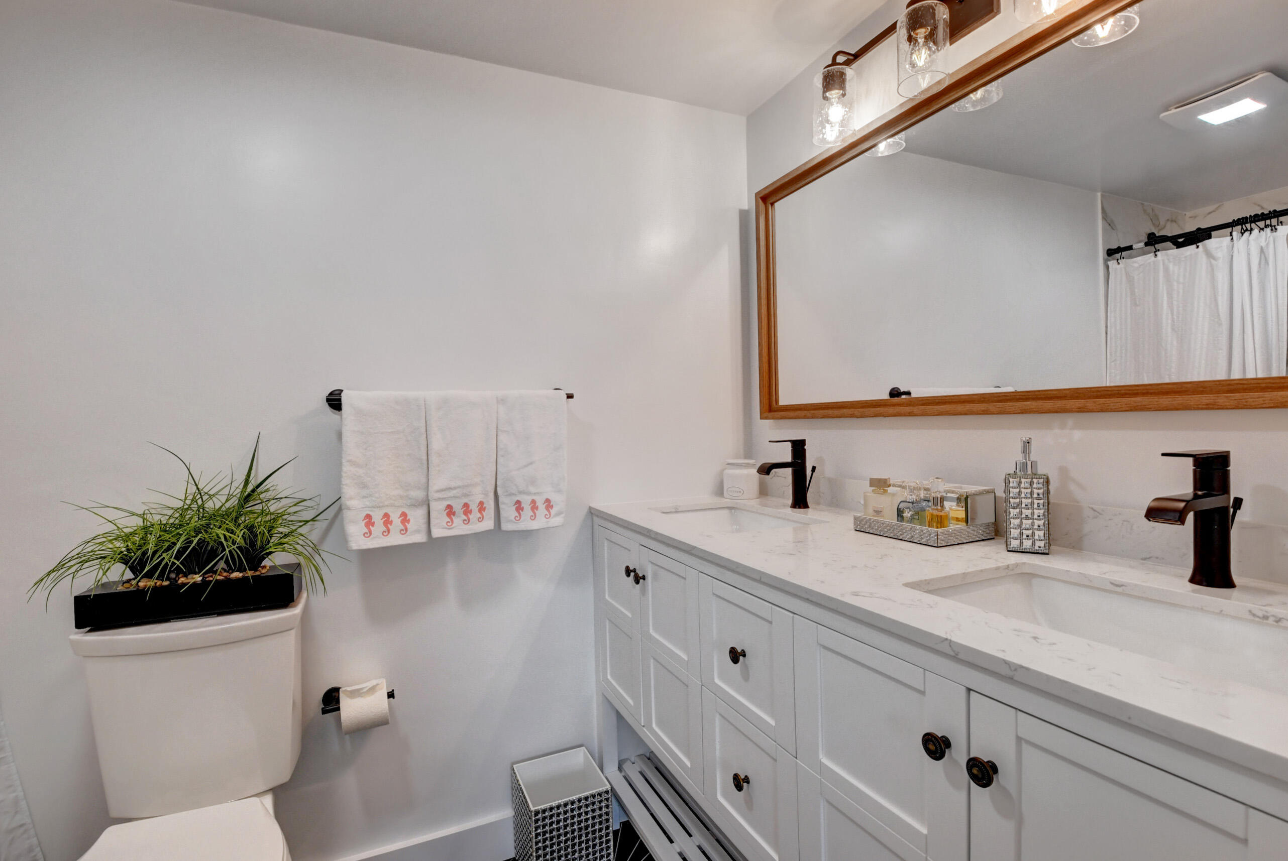 6161 Northwest 2nd Avenue, Unit 617 Boca Raton, FL 33487 - Photo 20 of 32 Master Bathroom