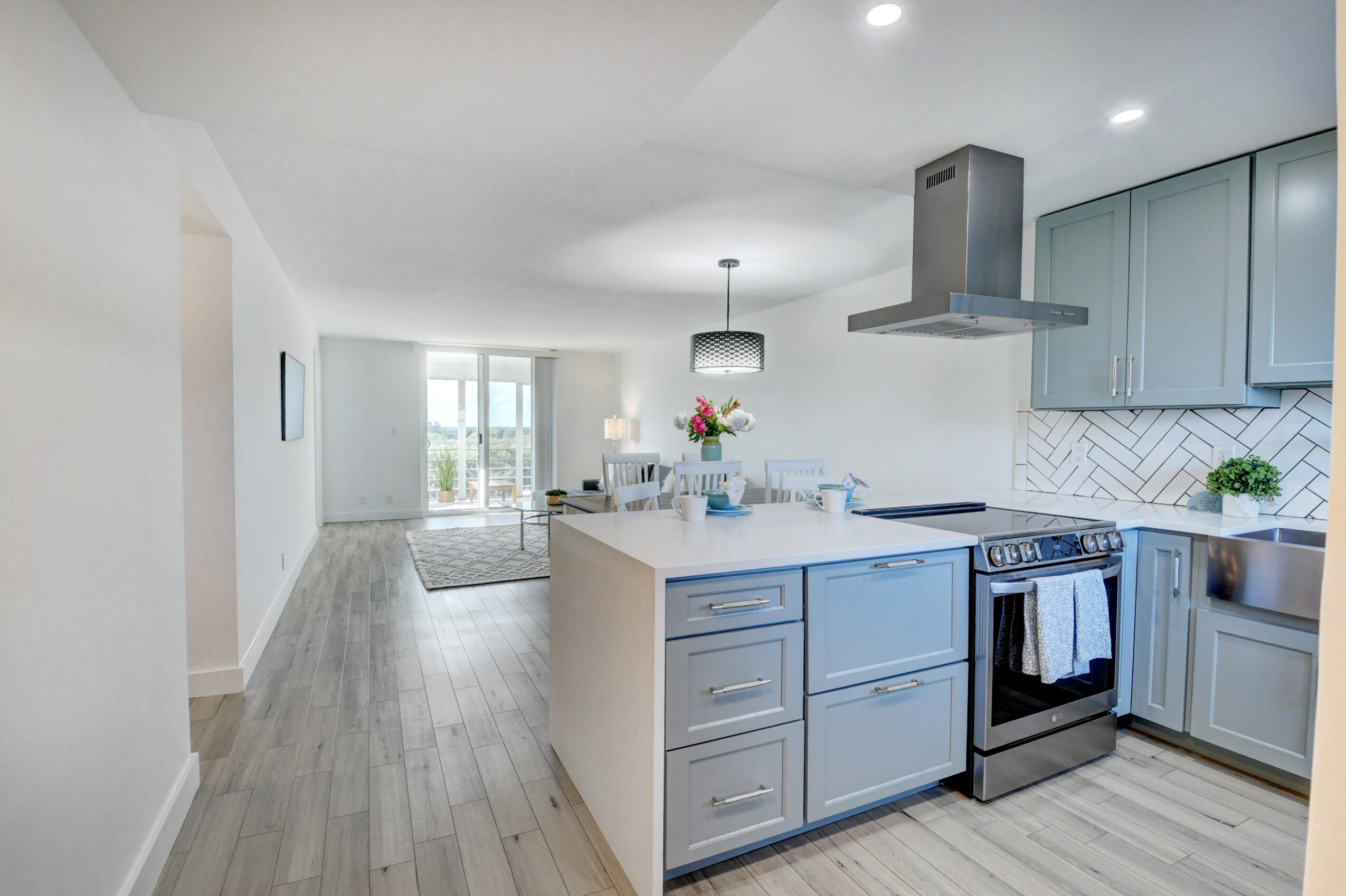 6161 Northwest 2nd Avenue, Unit 617 Boca Raton, FL 33487 - Photo 5 of 32 The Kitchen