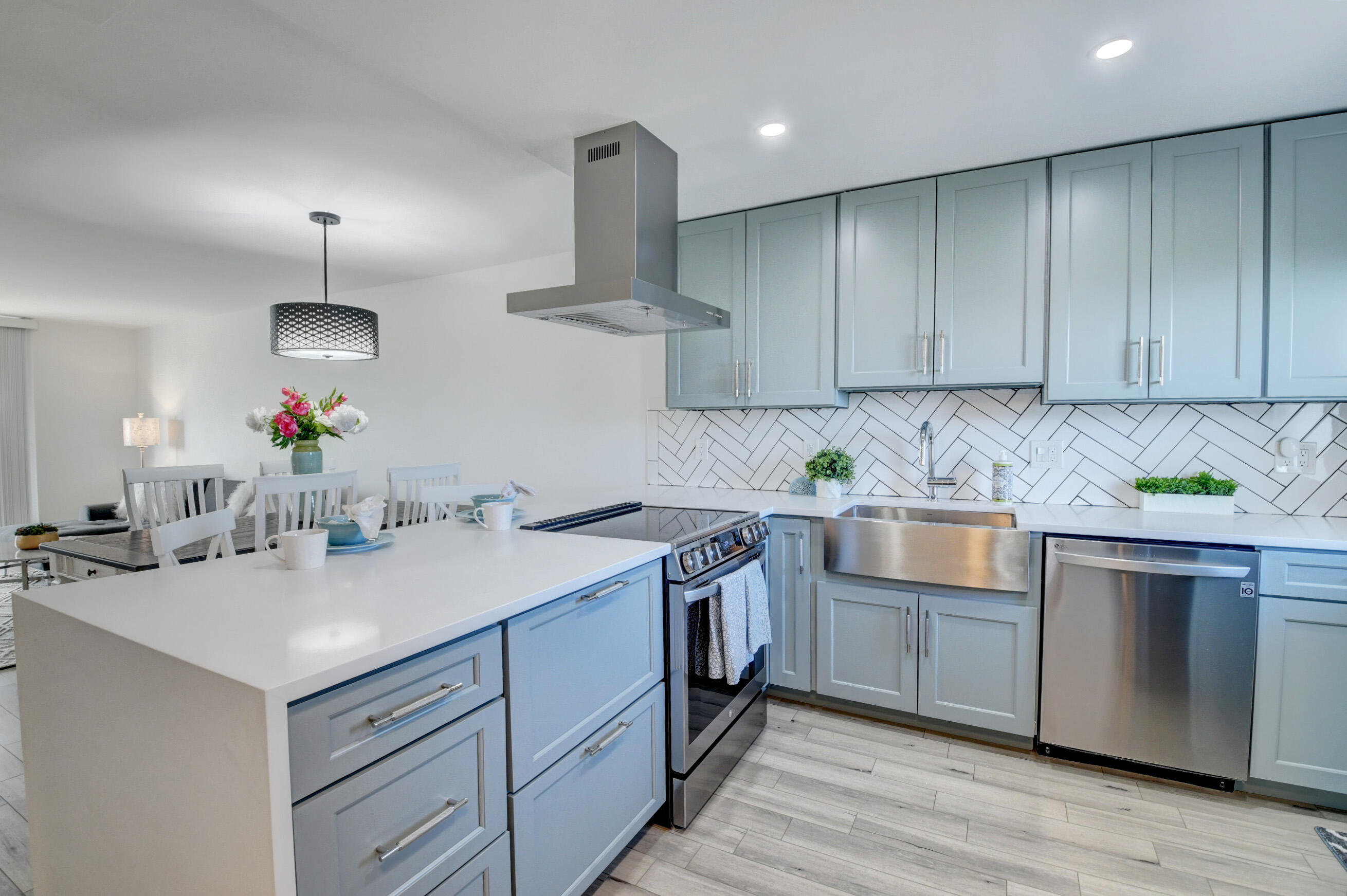 6161 Northwest 2nd Avenue, Unit 617 Boca Raton, FL 33487 - Photo 6 of 32 The Kitchen