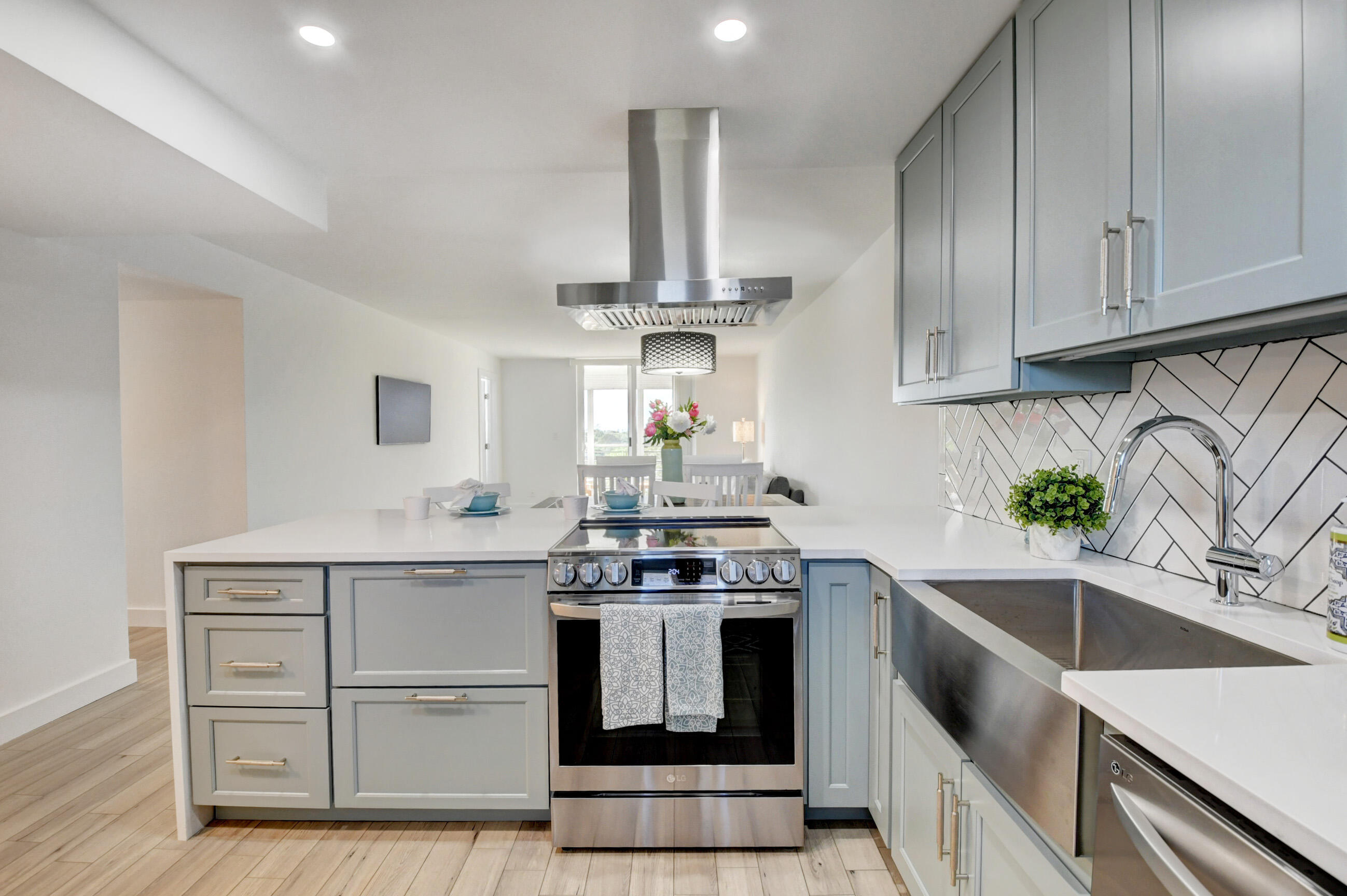 6161 Northwest 2nd Avenue, Unit 617 Boca Raton, FL 33487 - Photo 9 of 32 The Kitchen