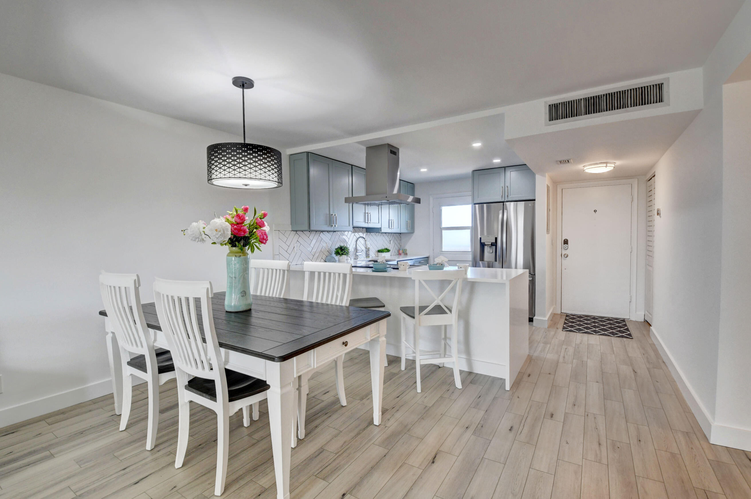 6161 Northwest 2nd Avenue, Unit 617 Boca Raton, FL 33487 - Photo 10 of 32 The Dining Area
