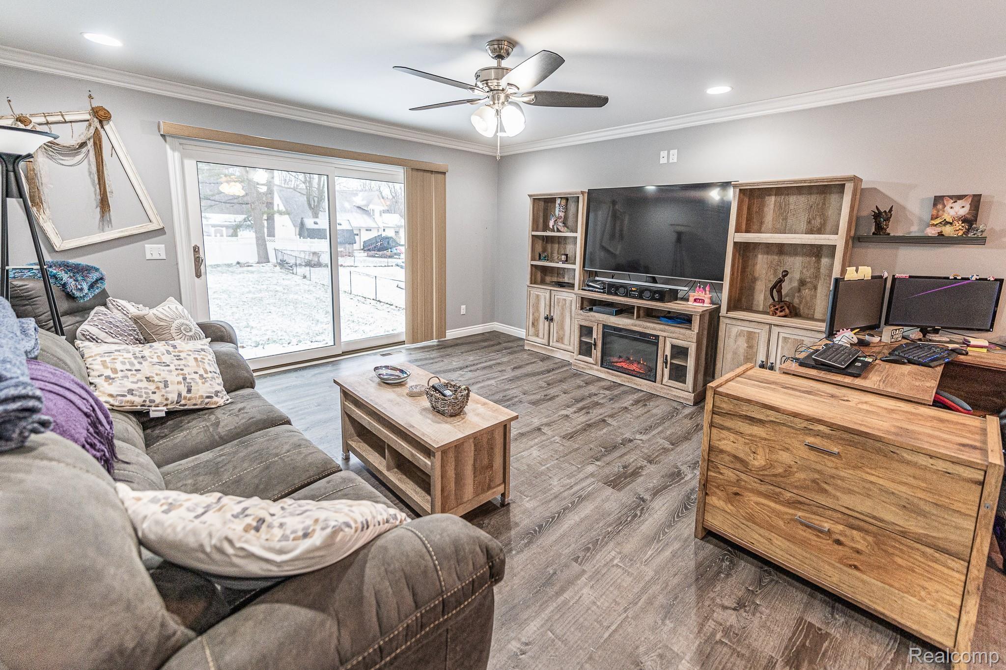 169 Dickenson Street Romeo, MI 48065 - Photo 7 of 47 HardyMediaCompany-228.jpg