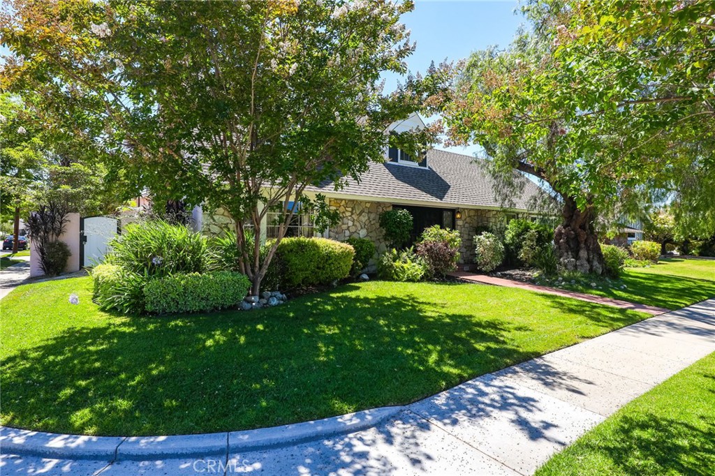 11672 Foster Road Rossmoor, CA 90720 - Photo 3 of 43
