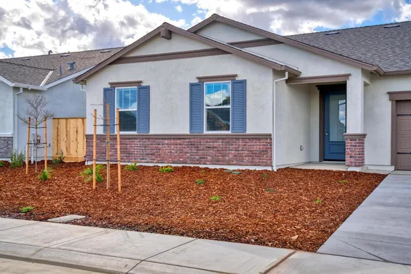 a view of a house with a backyard