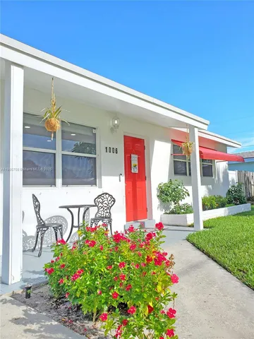 a front view of house with yard