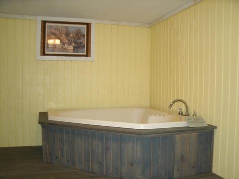 11400 Green Valley Road Mount Vernon, OH 43050 - Photo 13 of 19 Gallery Image 13