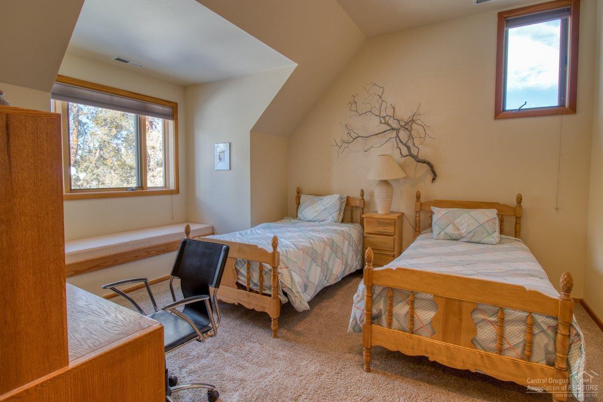 67450 Cloverdale Road Bend, OR 97703 - Photo 19 of 25 Gallery Image 19