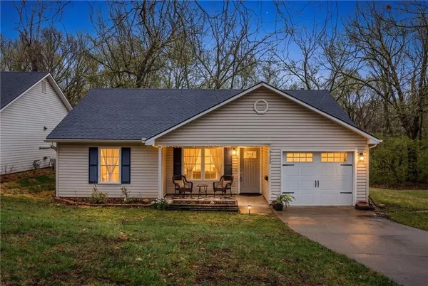 $335,000 | 9253 Walnut Street, Kansas City, MO 64114