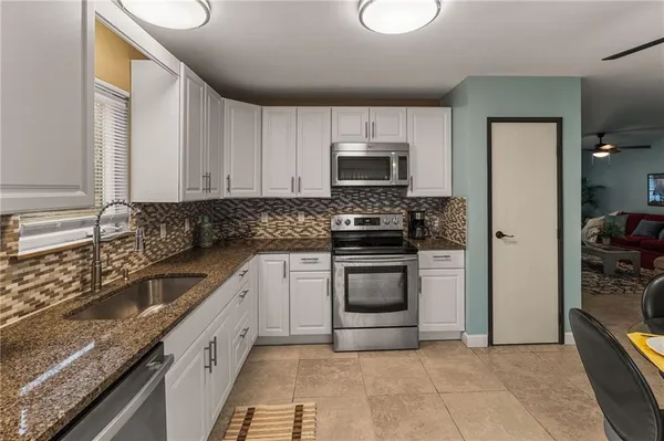 $335,000 | 9253 Walnut Street, Kansas City, MO 64114