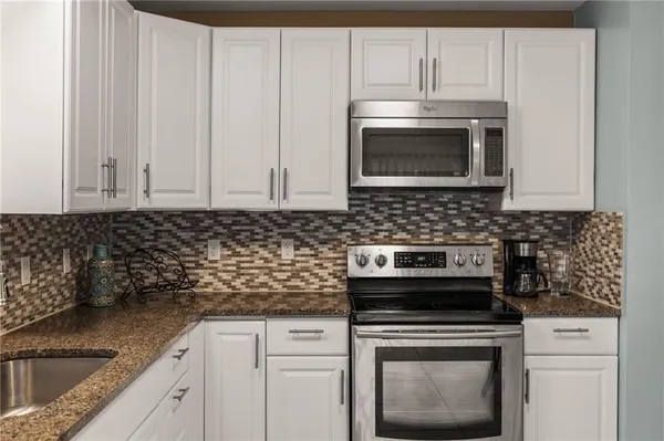 $335,000 | 9253 Walnut Street, Kansas City, MO 64114