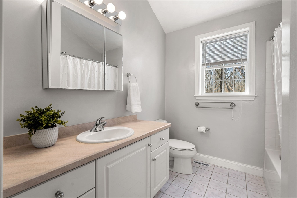 125 Adams Street Dunstable, MA 01827 - Photo 28 of 39 Gallery Image 28