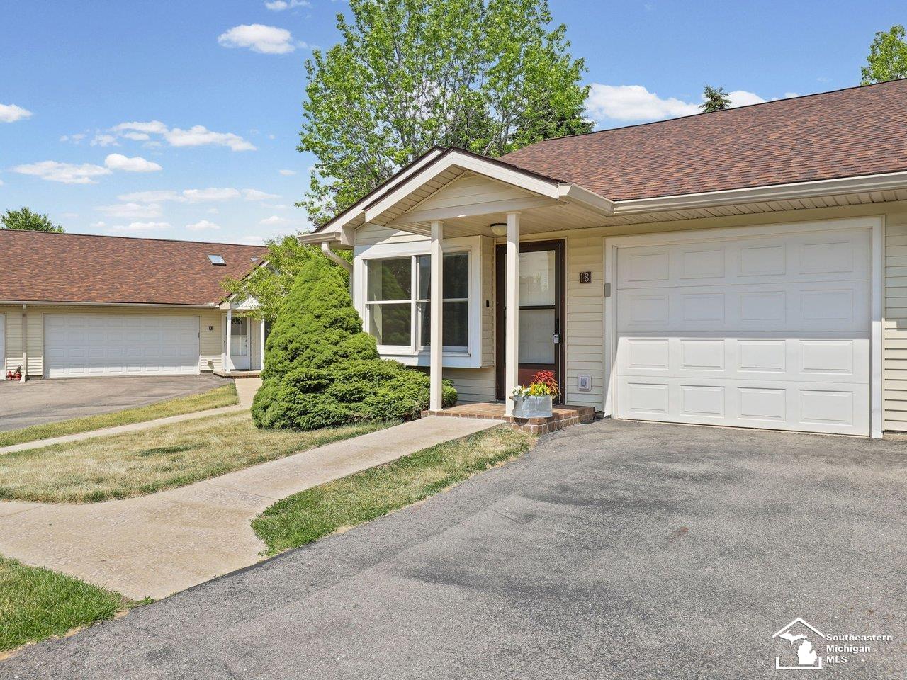 729 Clark Street Tecumseh, MI 49286 - Photo 3 of 54 50210391-904f2d6b-ecb1-4a54-80ea-26c1764ce42e.JPG