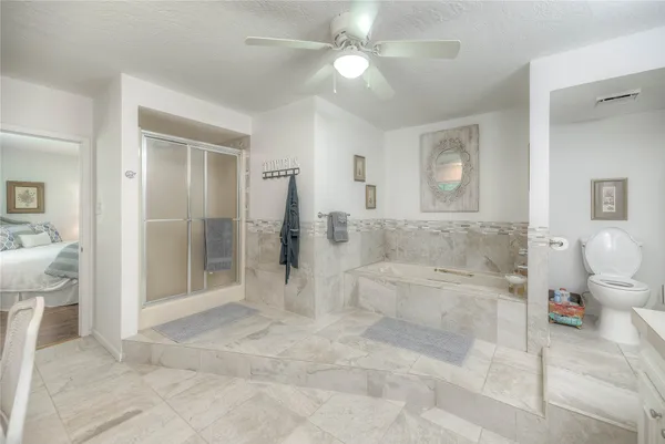 a view of entryway with livingroom and furniture