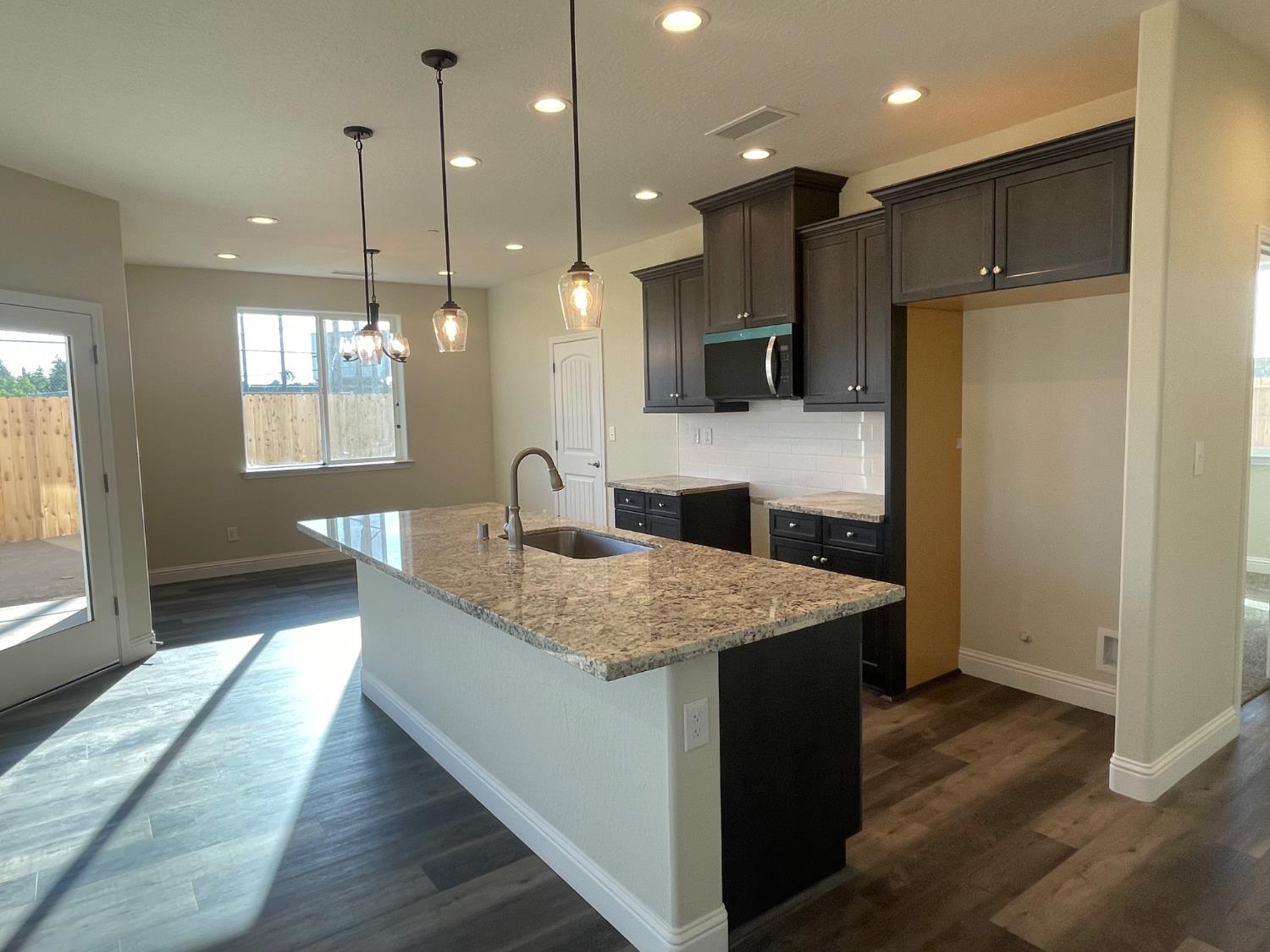 16151 West Monterey Avenue Kerman, CA 93630 - Photo 8 of 19