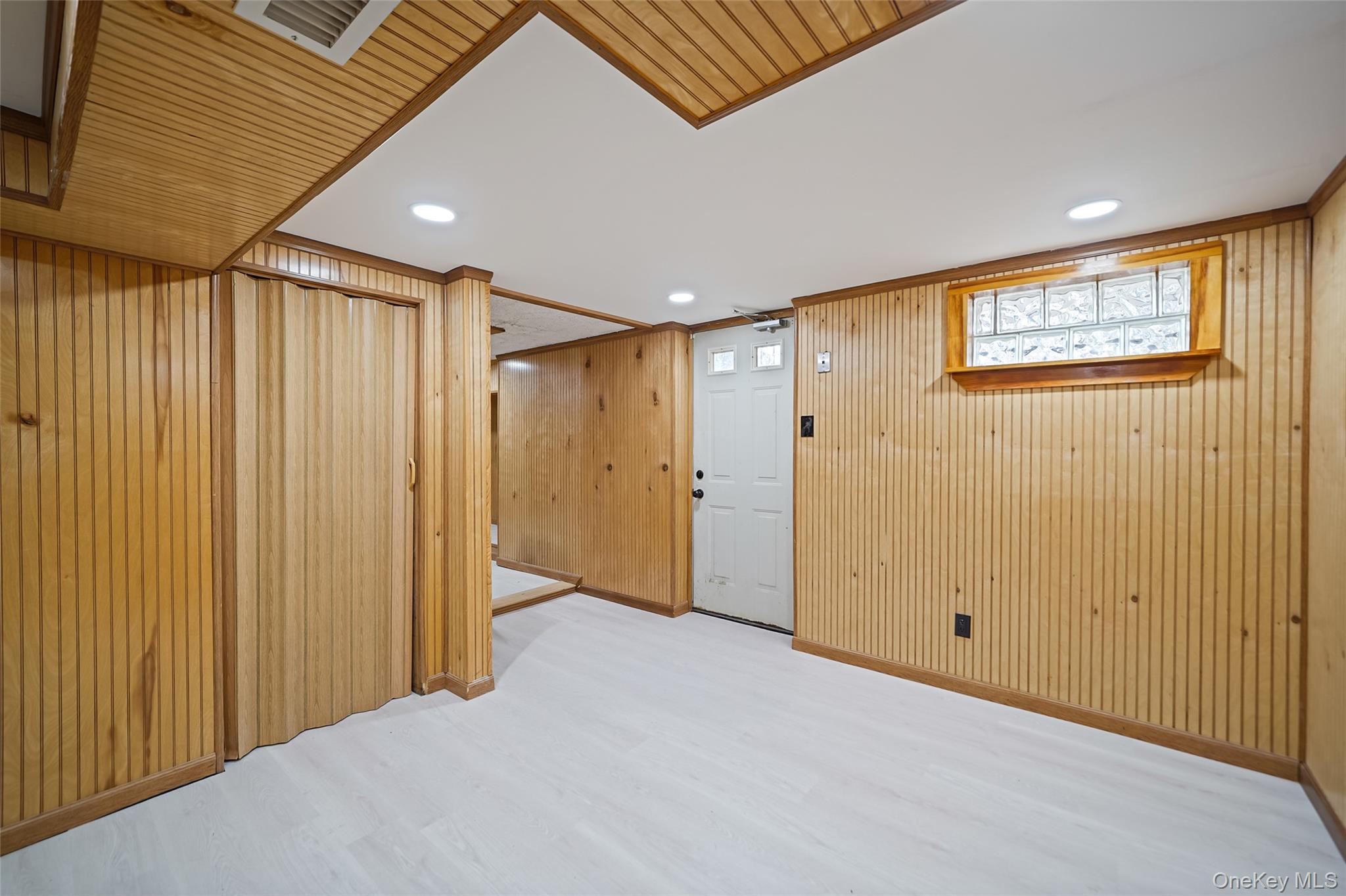 8 Elwood Road Centereach, NY 11720 - Photo 18 of 26