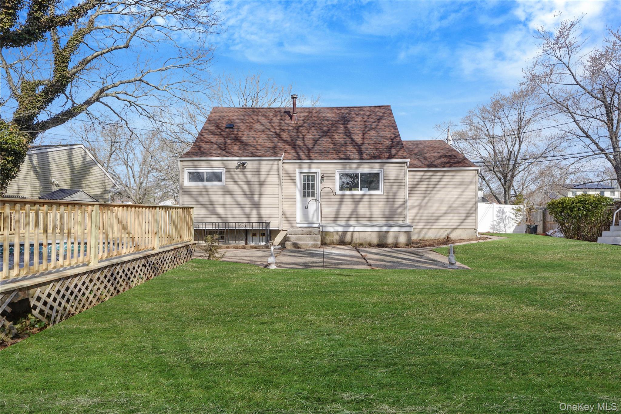 8 Elwood Road Centereach, NY 11720 - Photo 20 of 26