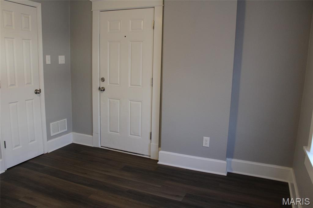 1407 Doerr Avenue Alton, IL 62002 - Photo 4 of 28