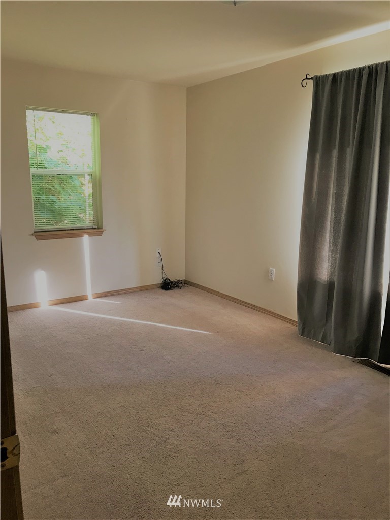 154 Northeast Riddell Road Bremerton, WA 98311 - Photo 15 of 20