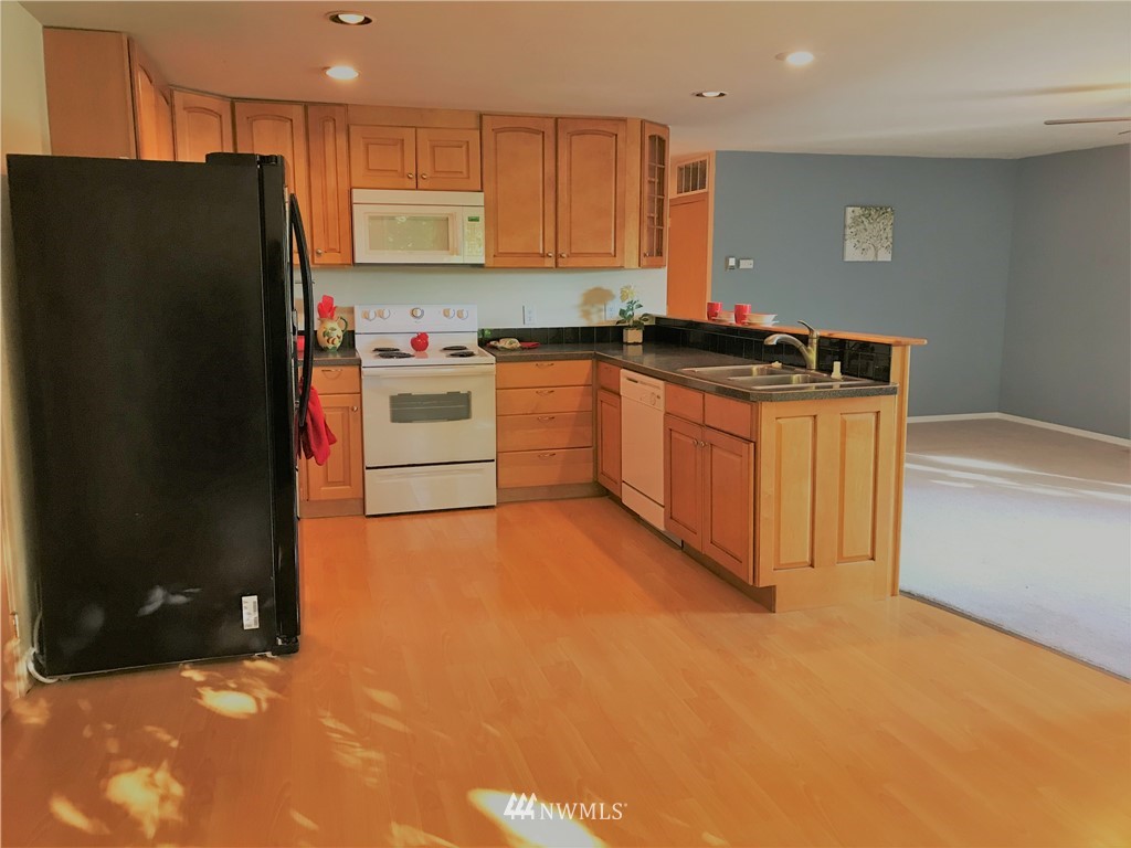 154 Northeast Riddell Road Bremerton, WA 98311 - Photo 7 of 20