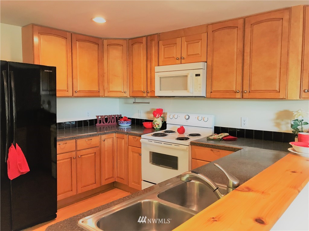 154 Northeast Riddell Road Bremerton, WA 98311 - Photo 8 of 20