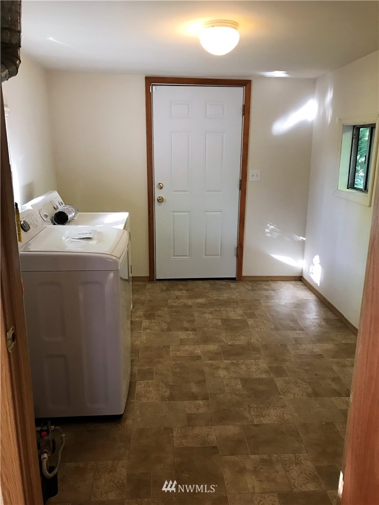 154 Northeast Riddell Road Bremerton, WA 98311 - Photo 10 of 20
