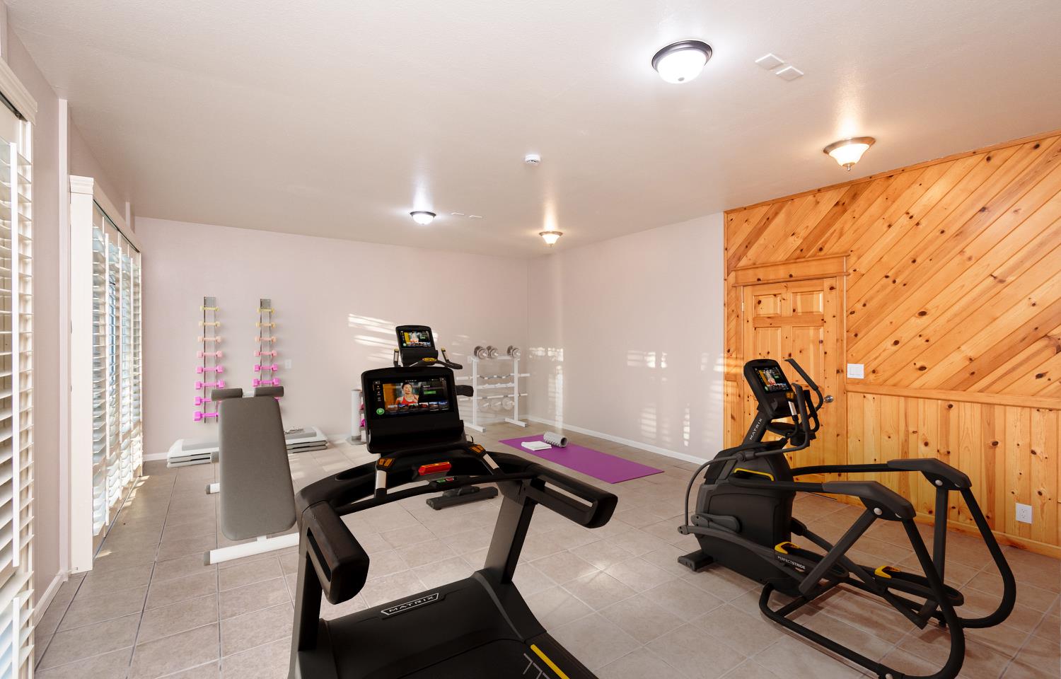 664 Perkins Road Arbuckle, CA 95912 - Photo 32 of 91 a room with gym equipment and wooden floor