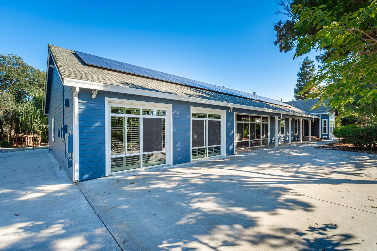 664 Perkins Road Arbuckle, CA 95912 - Photo 4 of 91 a view of a house with a patio