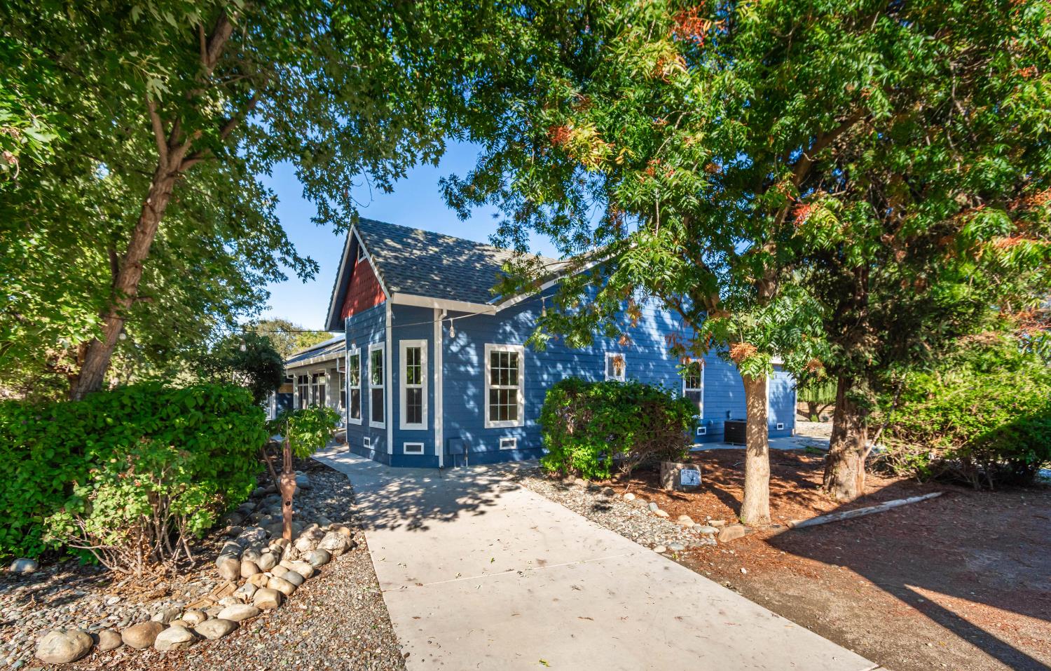 664 Perkins Road Arbuckle, CA 95912 - Photo 44 of 91 a front view of a house with a tree