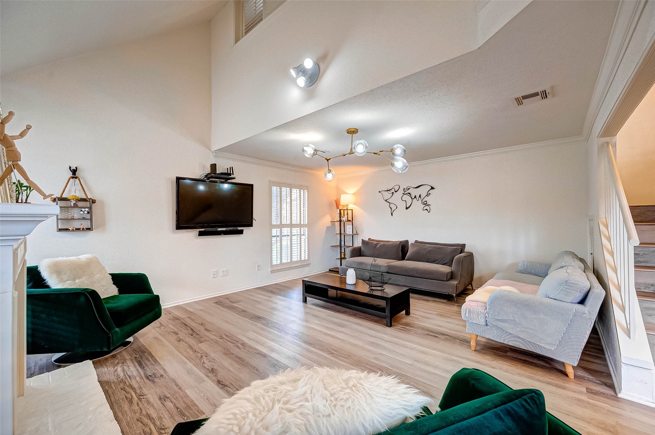 1908 Augusta Drive, Unit 7 Houston, TX 77057 - Photo 10 of 33 a living room with furniture and a flat screen tv