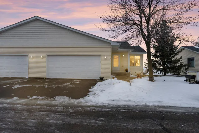 $269,999 | 814 Ivy Ridge Lane, Buffalo, MN 55313