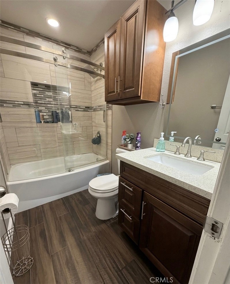 7258 Exeter Street, Unit 6 Paramount, CA 90723 - Photo 9 of 14 Bathroom