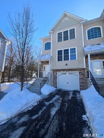 $3,300 | 6 Oak Lane, Unit 6, Brookfield, CT 06804