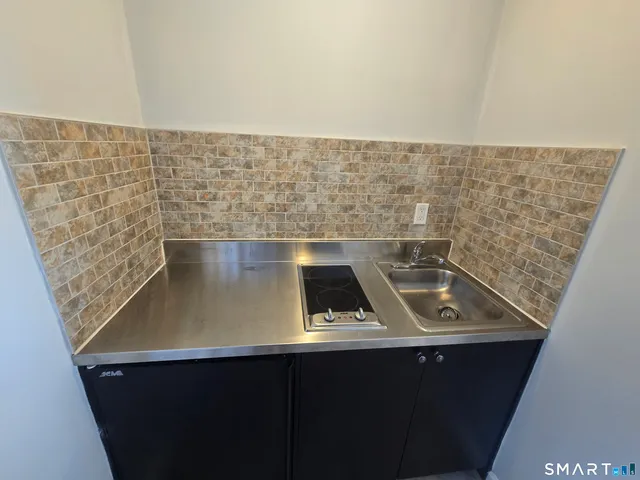 $3,300 | 6 Oak Lane, Unit 6, Brookfield, CT 06804