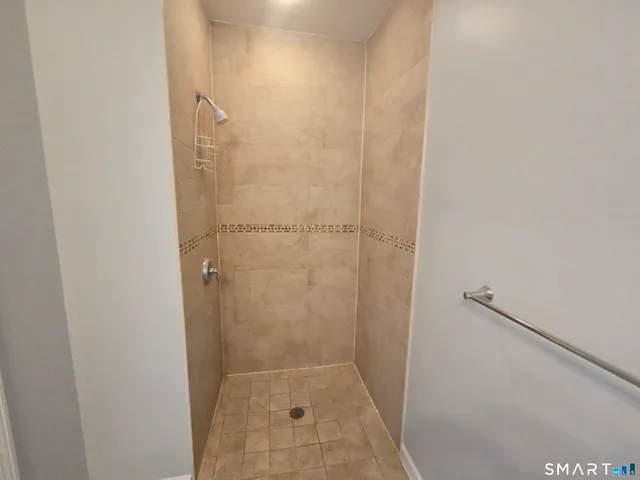 $3,300 | 6 Oak Lane, Unit 6, Brookfield, CT 06804