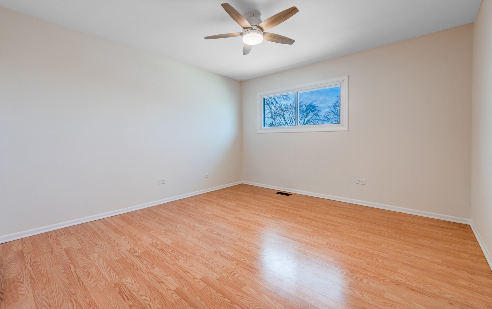 1651 West Goldengate Drive Addison, IL 60101 - Photo 18 of 24 a view of an empty room with a window
