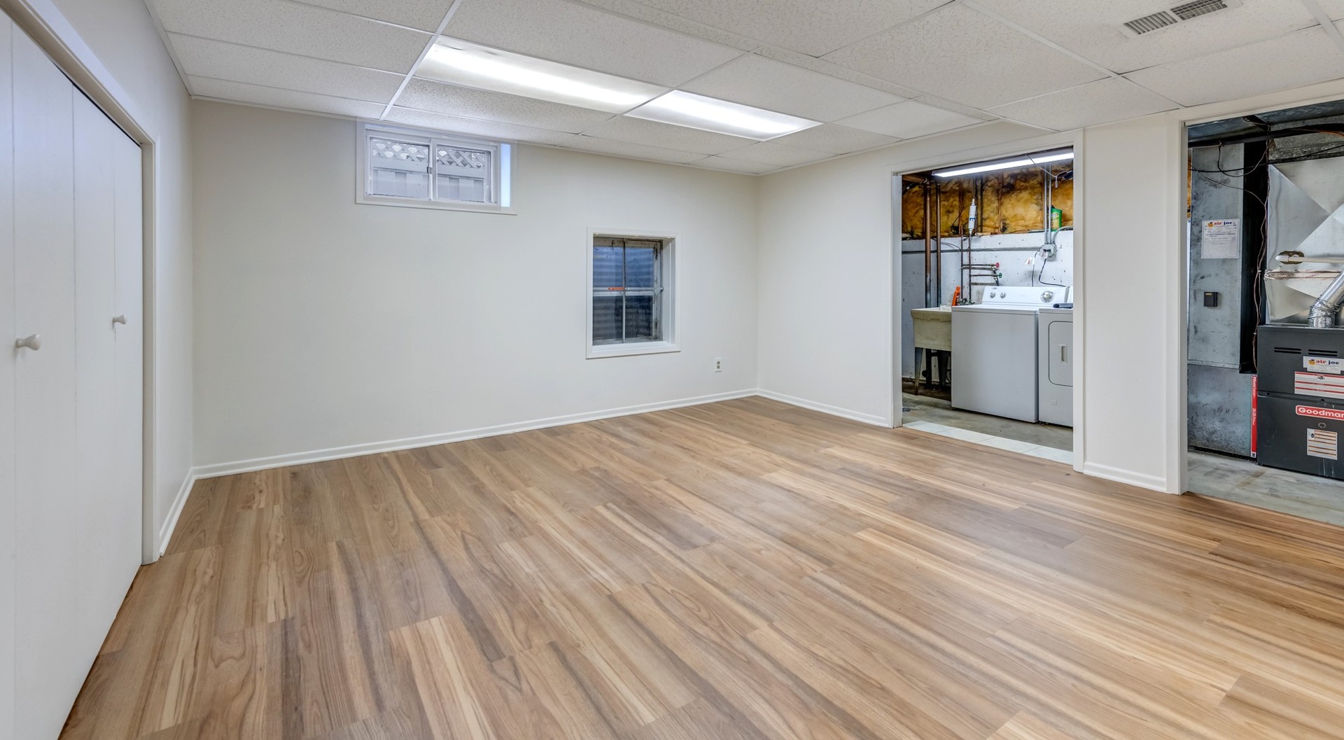 1651 West Goldengate Drive Addison, IL 60101 - Photo 22 of 24 a view of empty room with wooden floor and window