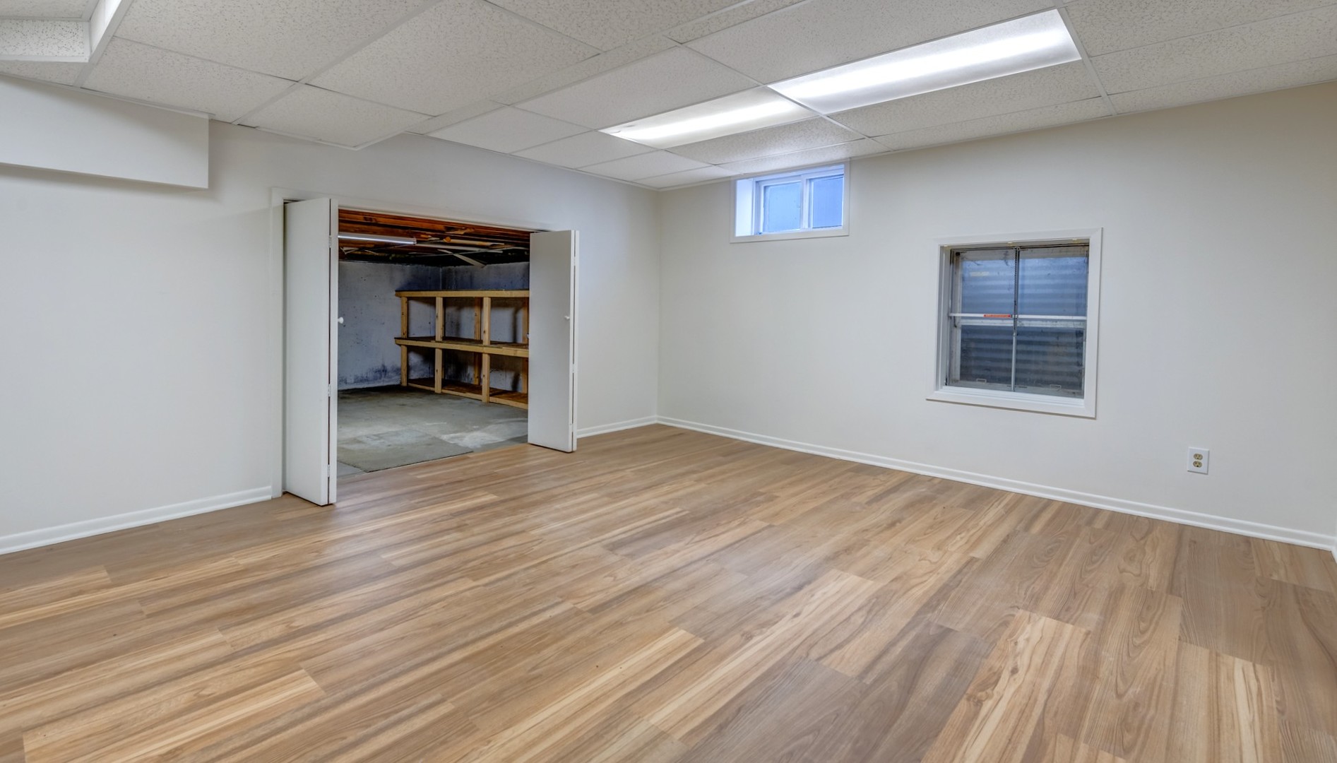 1651 West Goldengate Drive Addison, IL 60101 - Photo 23 of 24 a view of an empty room with wooden floor and a window