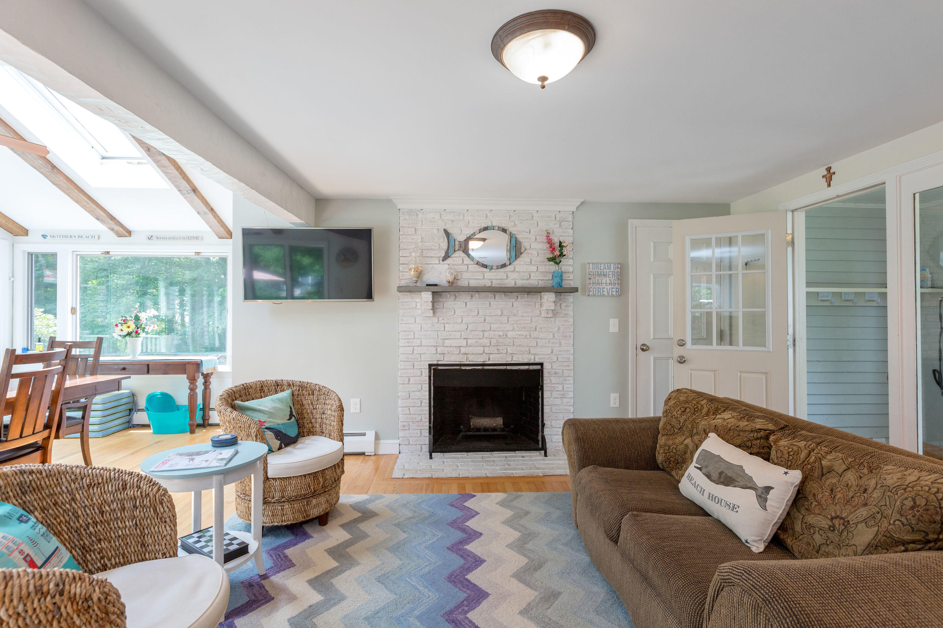 10 Constitution Road Kennebunk, ME 04043 - Photo 6 of 42 Living