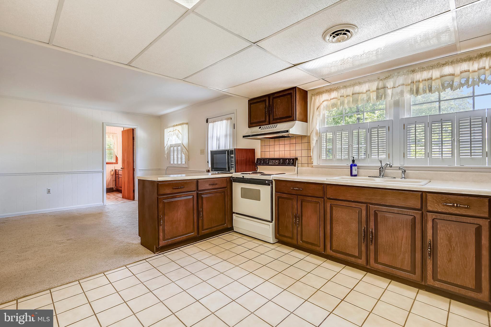 1486 Friendly Road Pasadena, MD 21122 - Photo 14 of 45 Kitchen / Alternate View