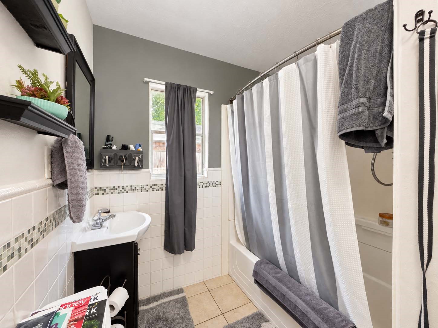 828 Robinson Road La Porte, TX 77571 - Photo 16 of 25 Gallery Image 16