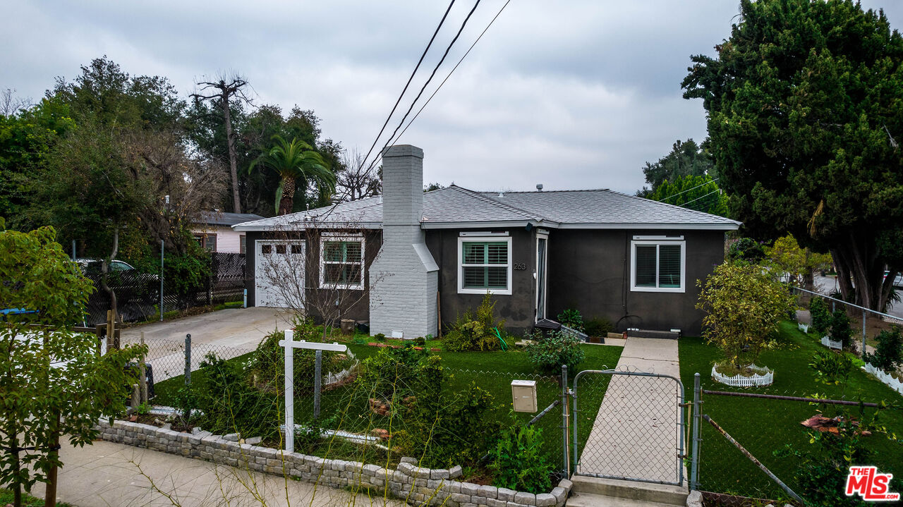263 Flower Street Pasadena, CA 91104 - Photo 30 of 34 a front view of house with yard and green space