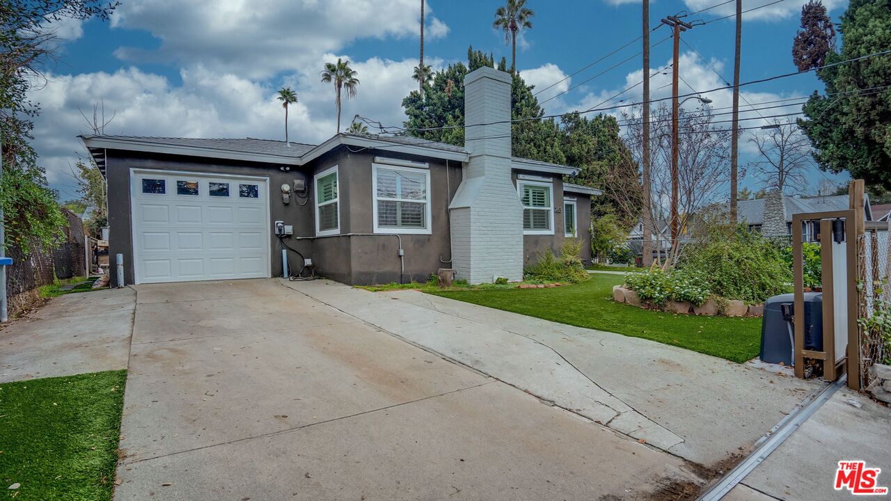 263 Flower Street Pasadena, CA 91104 - Photo 4 of 34 a front view of a house with a yard and garage