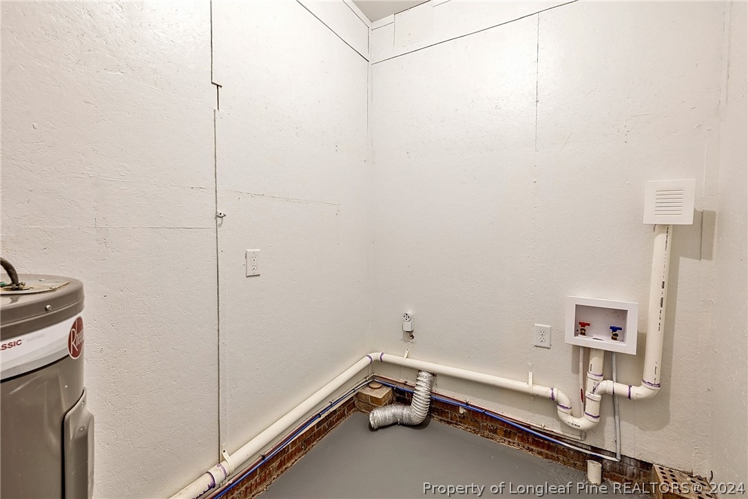5851 Columbine Road Fayetteville, NC 28306 - Photo 9 of 25 a room with a desk and a sink